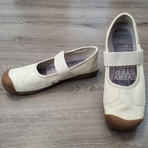 Keen Womens 9.5 Sienna Mary Jane Canvas Flats Cream White Rubber Toe Bumper
